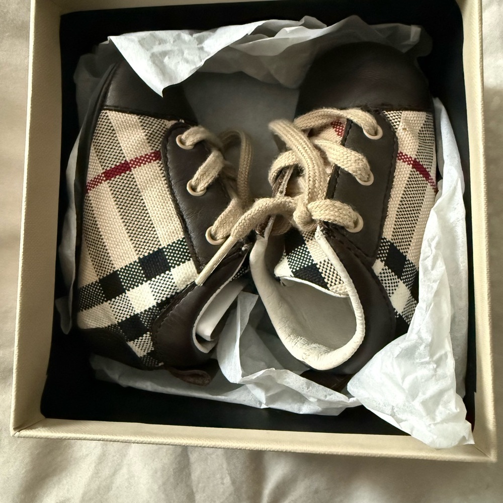 Burberry Baby “New Classic” Sneakers – Box Included. Size EU19/US3